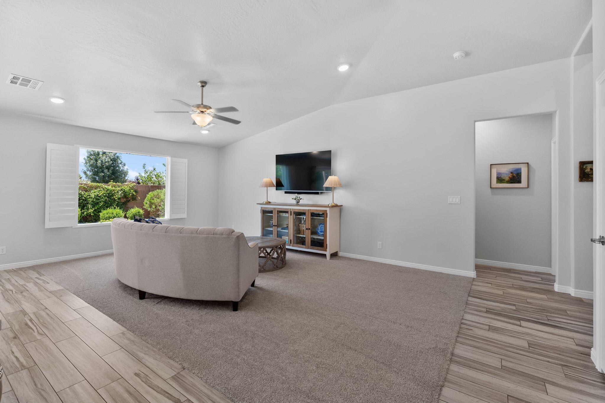 SUGAR PLUM IN THE FIELDS - Residential