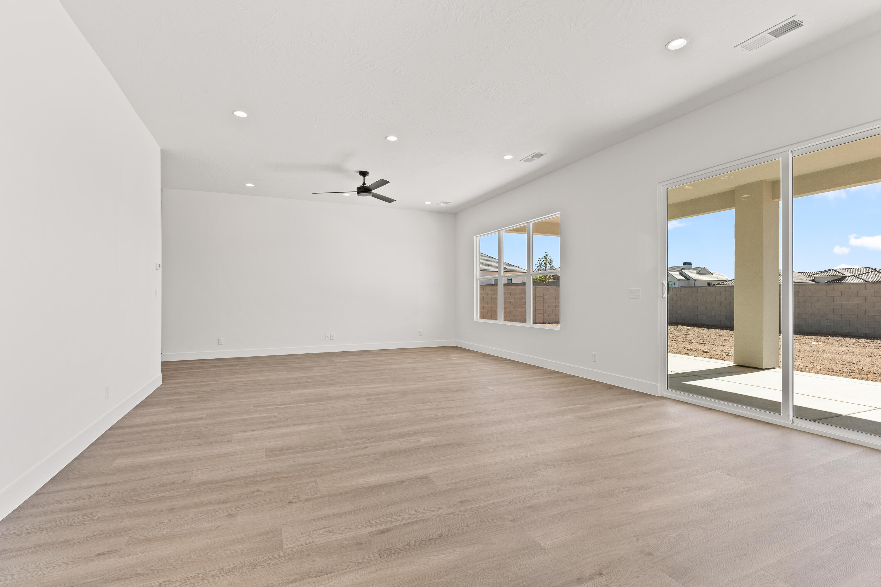 DESERT HORIZON - Residential