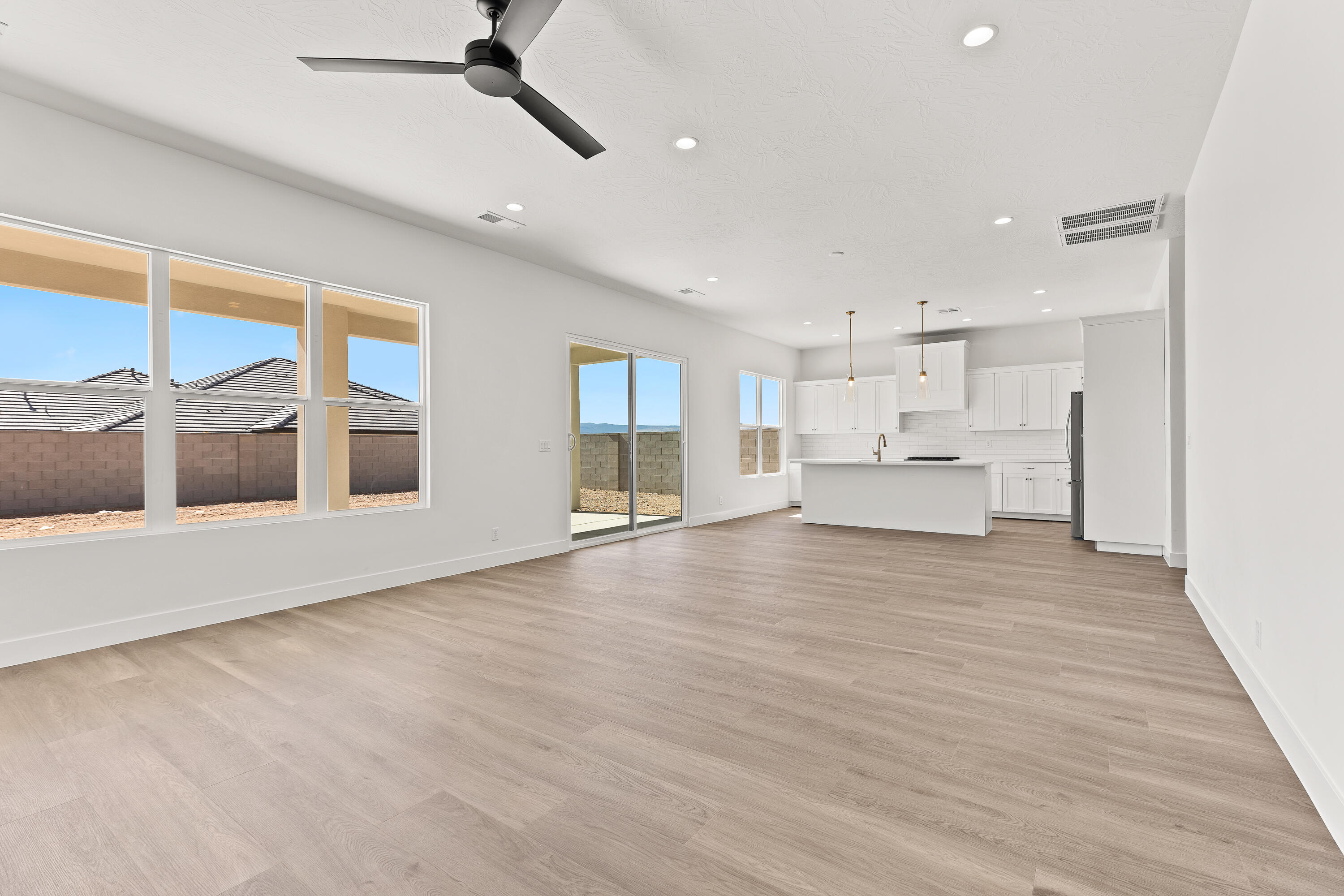 DESERT HORIZON - Residential