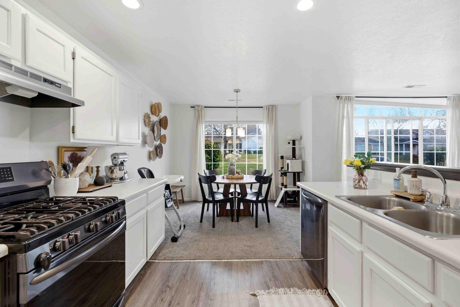 KNOLLWOOD TOWNHOMES - Residential