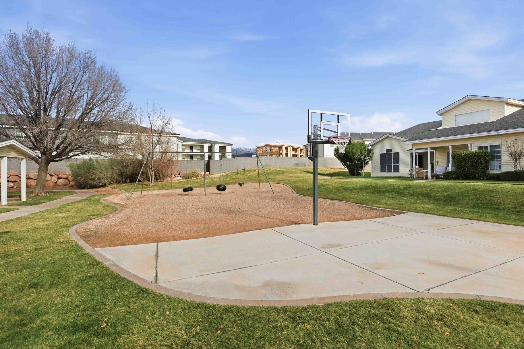 KNOLLWOOD TOWNHOMES - Residential