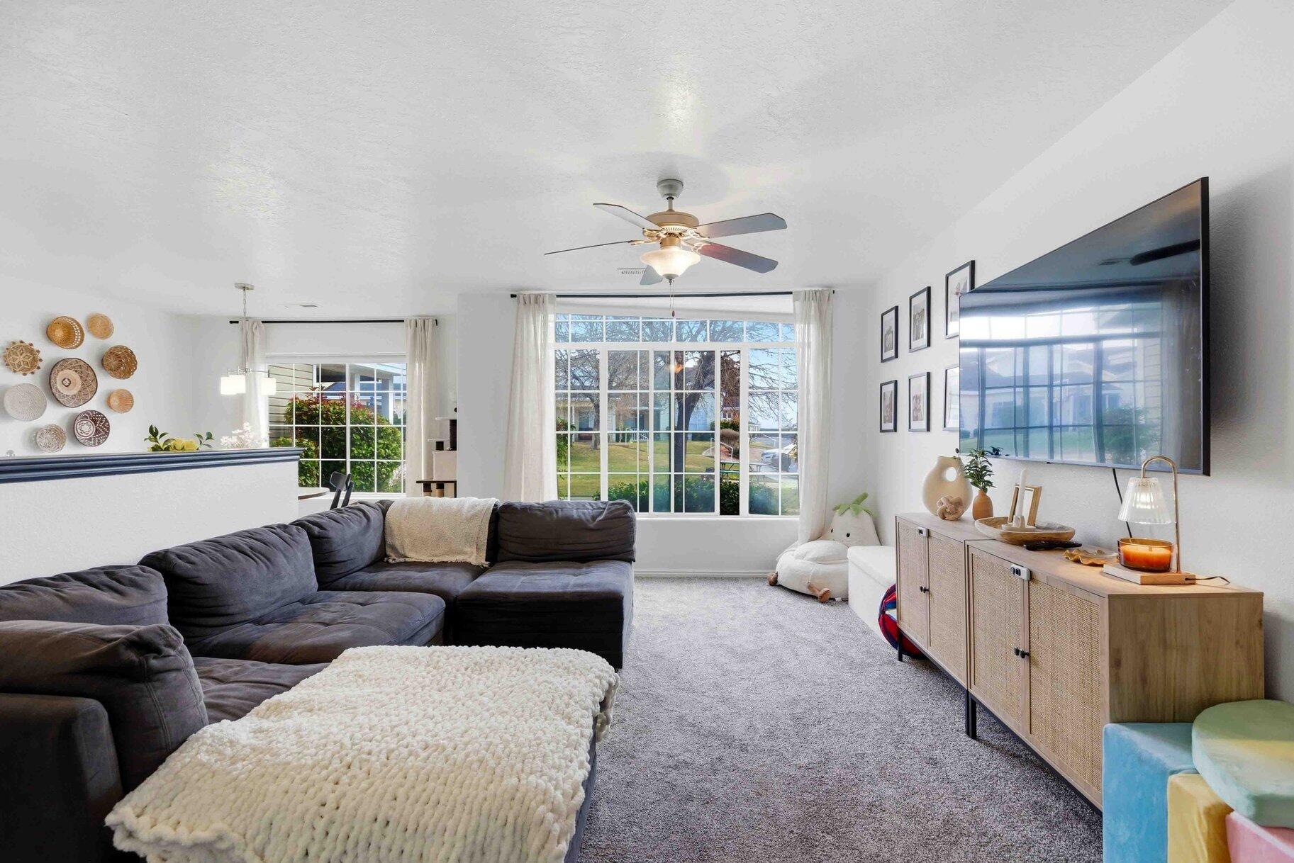 KNOLLWOOD TOWNHOMES - Residential