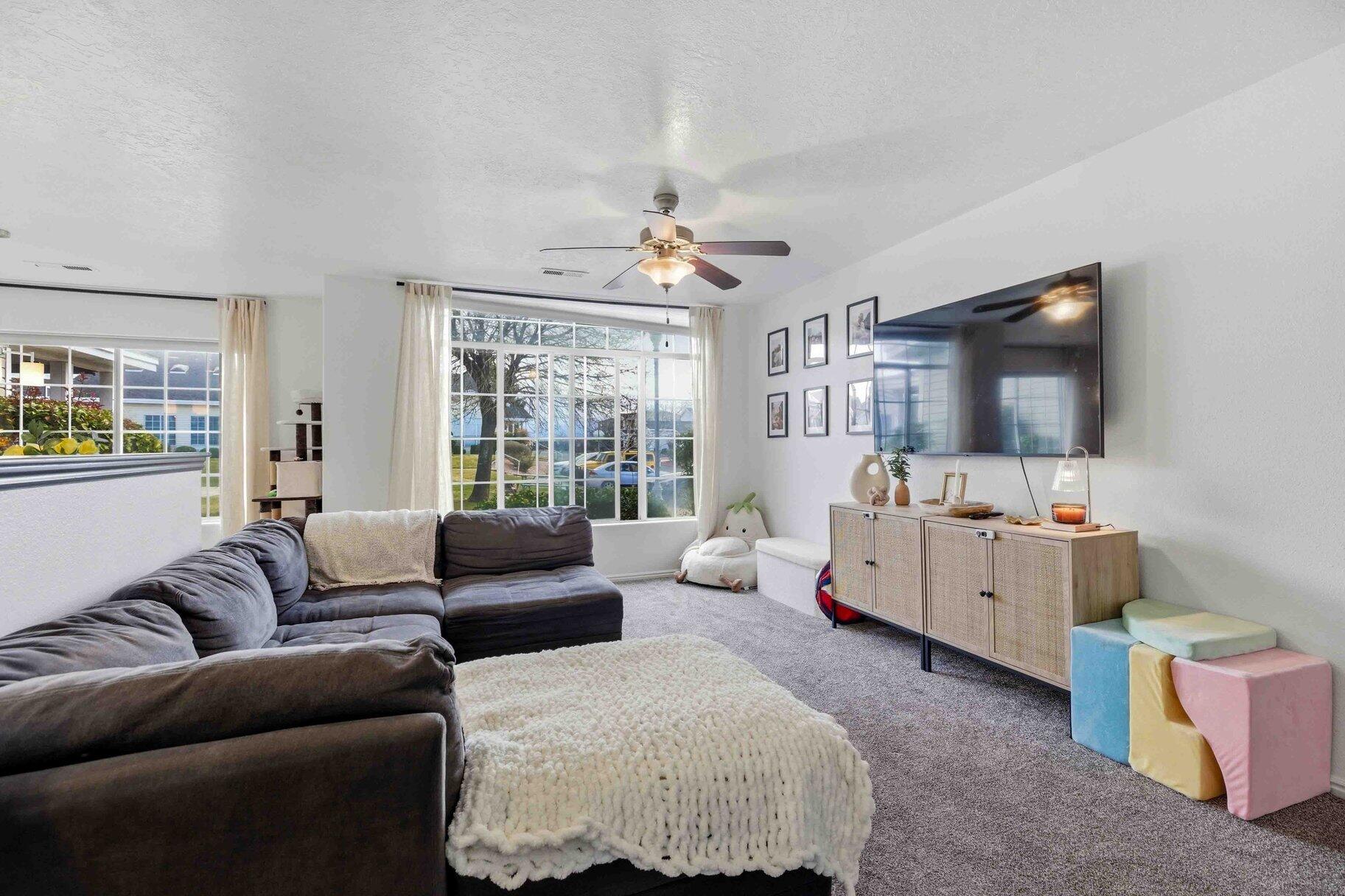 KNOLLWOOD TOWNHOMES - Residential