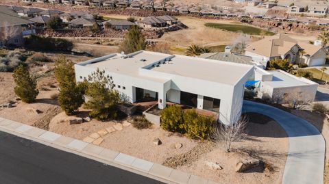 Photo of 2176 S SOUTHGATE HILLS DR, Saint George, UT 84770 (MLS # 26-268038)