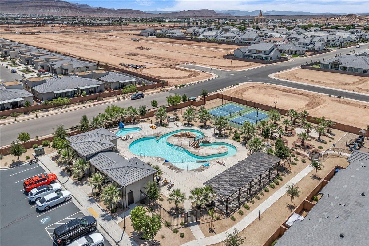 WOODLAND ESTATES TOWNHOMES - Residential