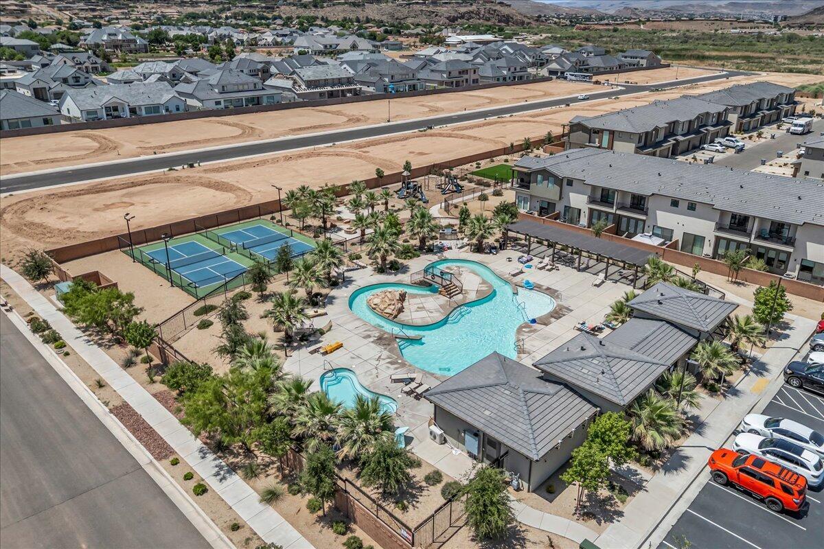 WOODLAND ESTATES TOWNHOMES - Residential