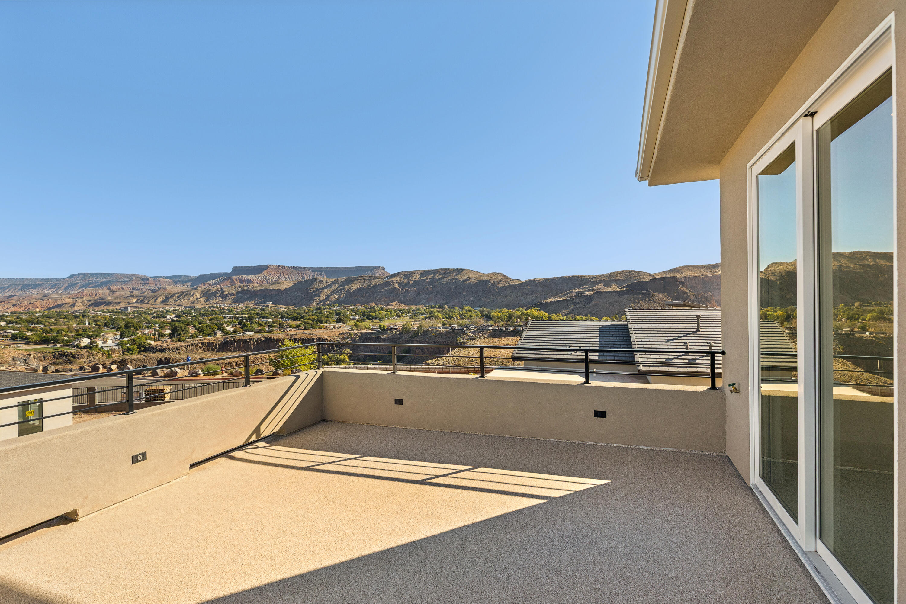 FALCON RIDGE - Residential