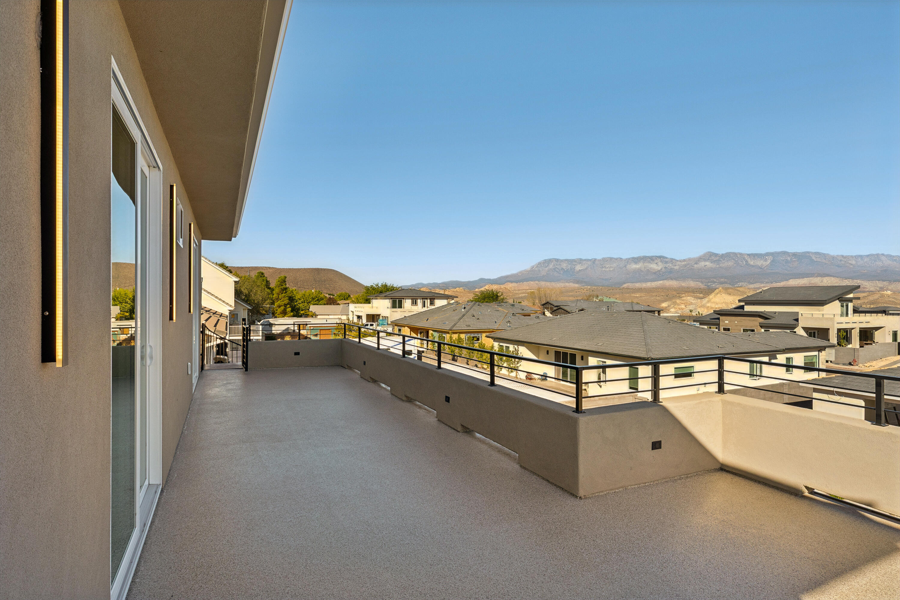 FALCON RIDGE - Residential