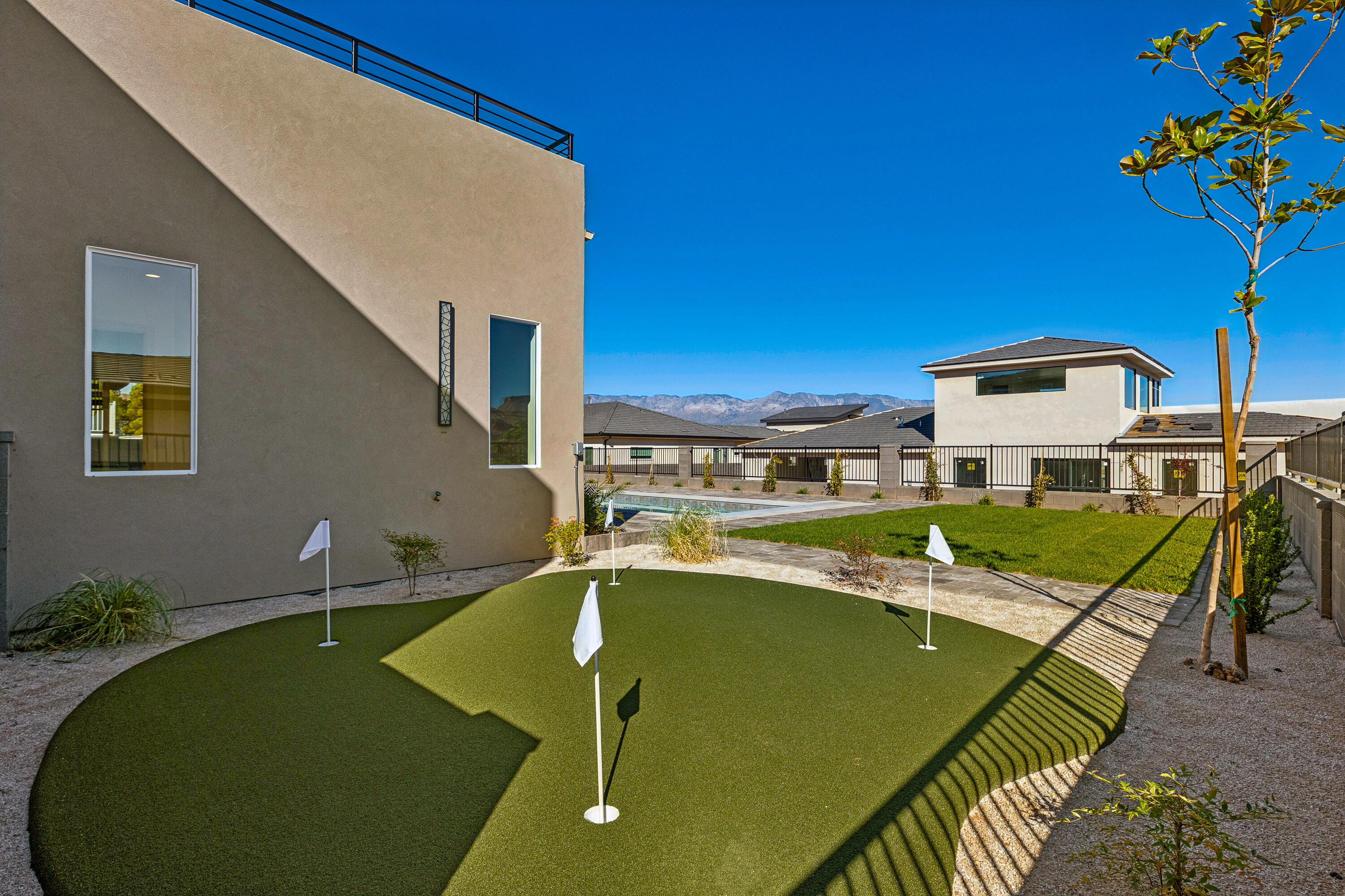 FALCON RIDGE - Residential