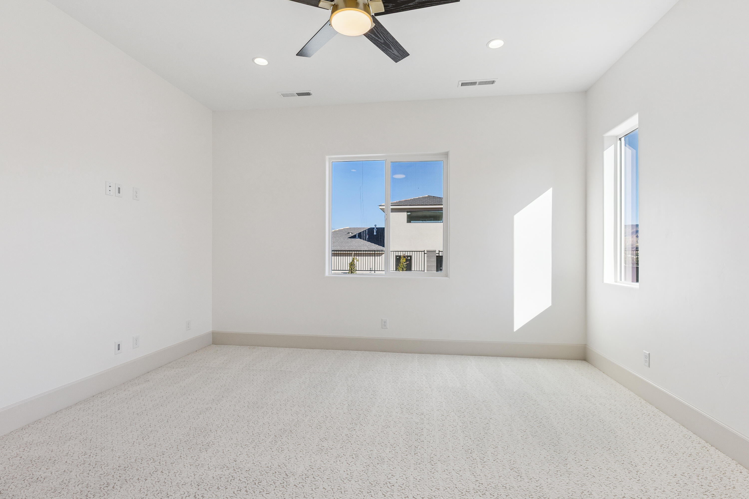 FALCON RIDGE - Residential