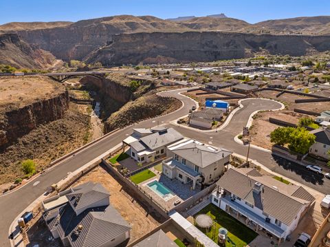 Tiny photo for 273 E 1050 N 21 #21, Hurricane, UT 84737 (MLS # 25-266255)