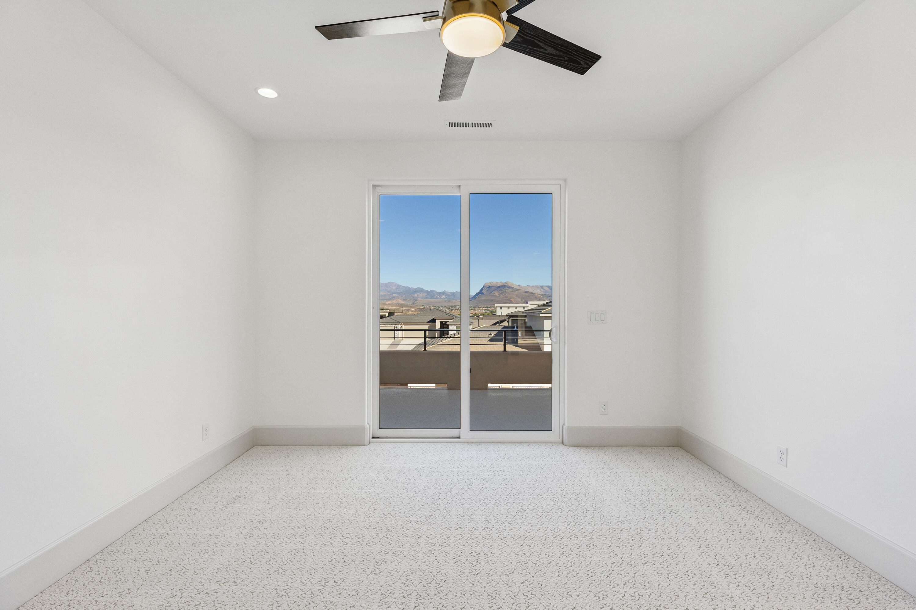 FALCON RIDGE - Residential