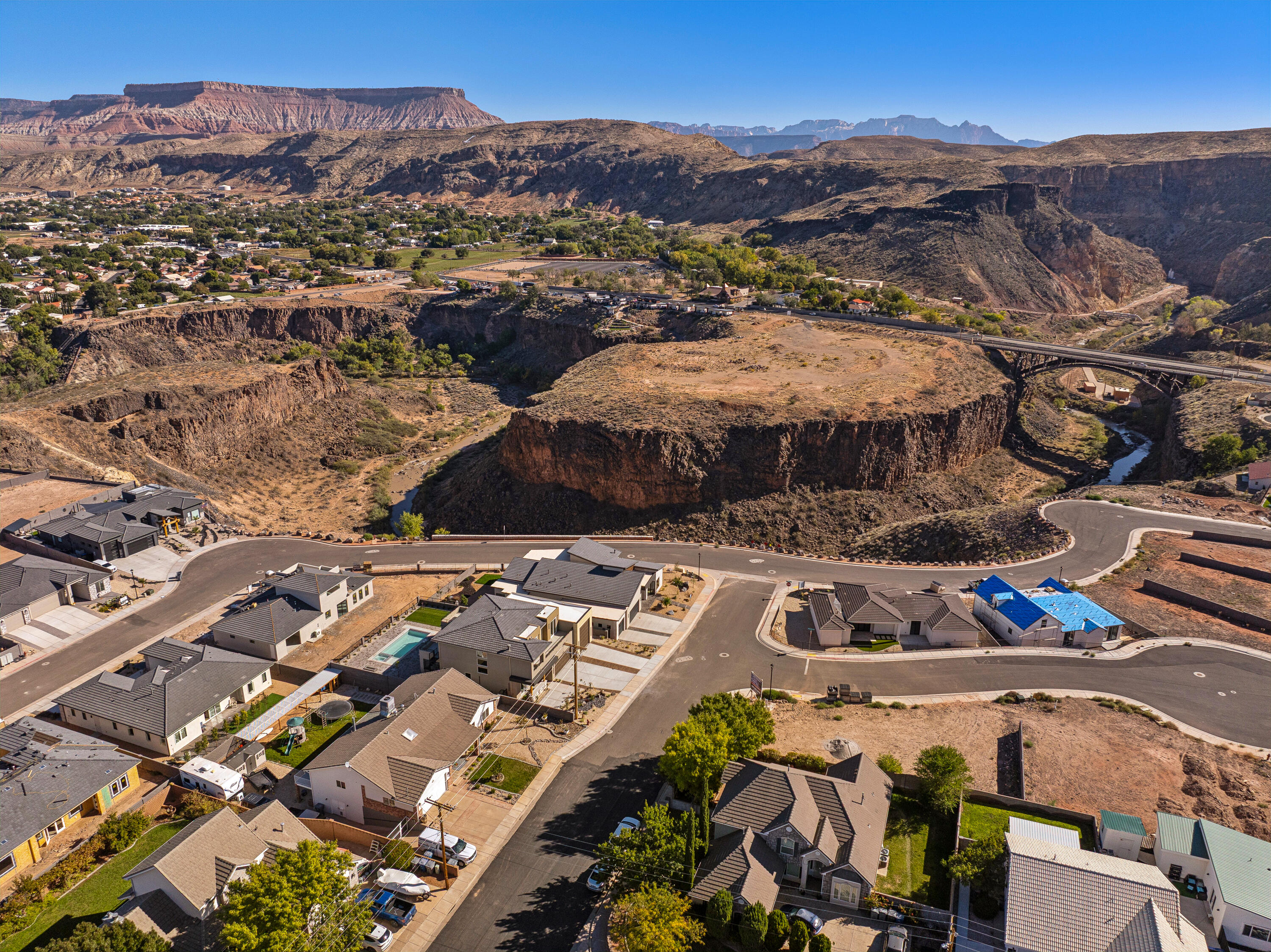 FALCON RIDGE - Residential