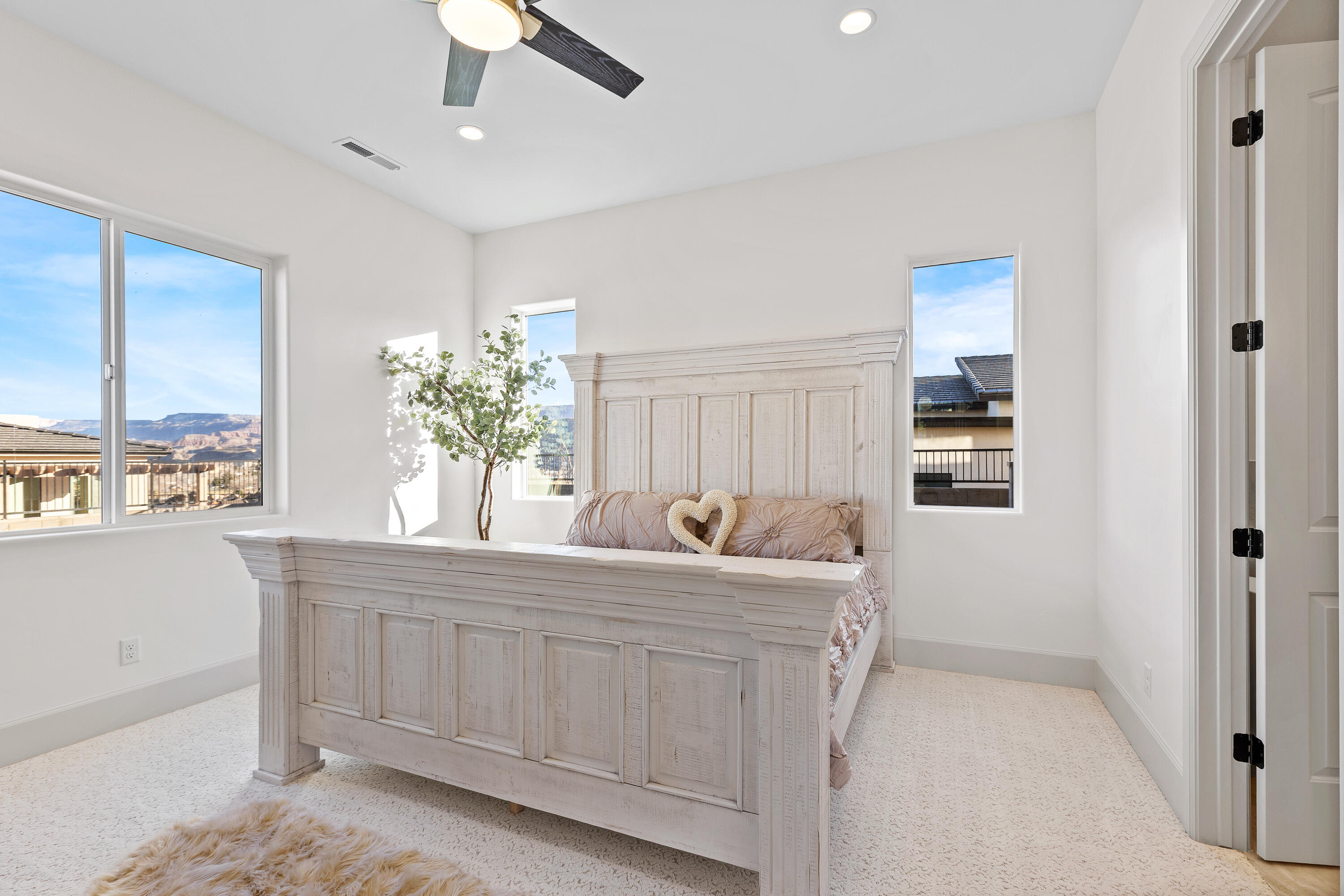 FALCON RIDGE - Residential