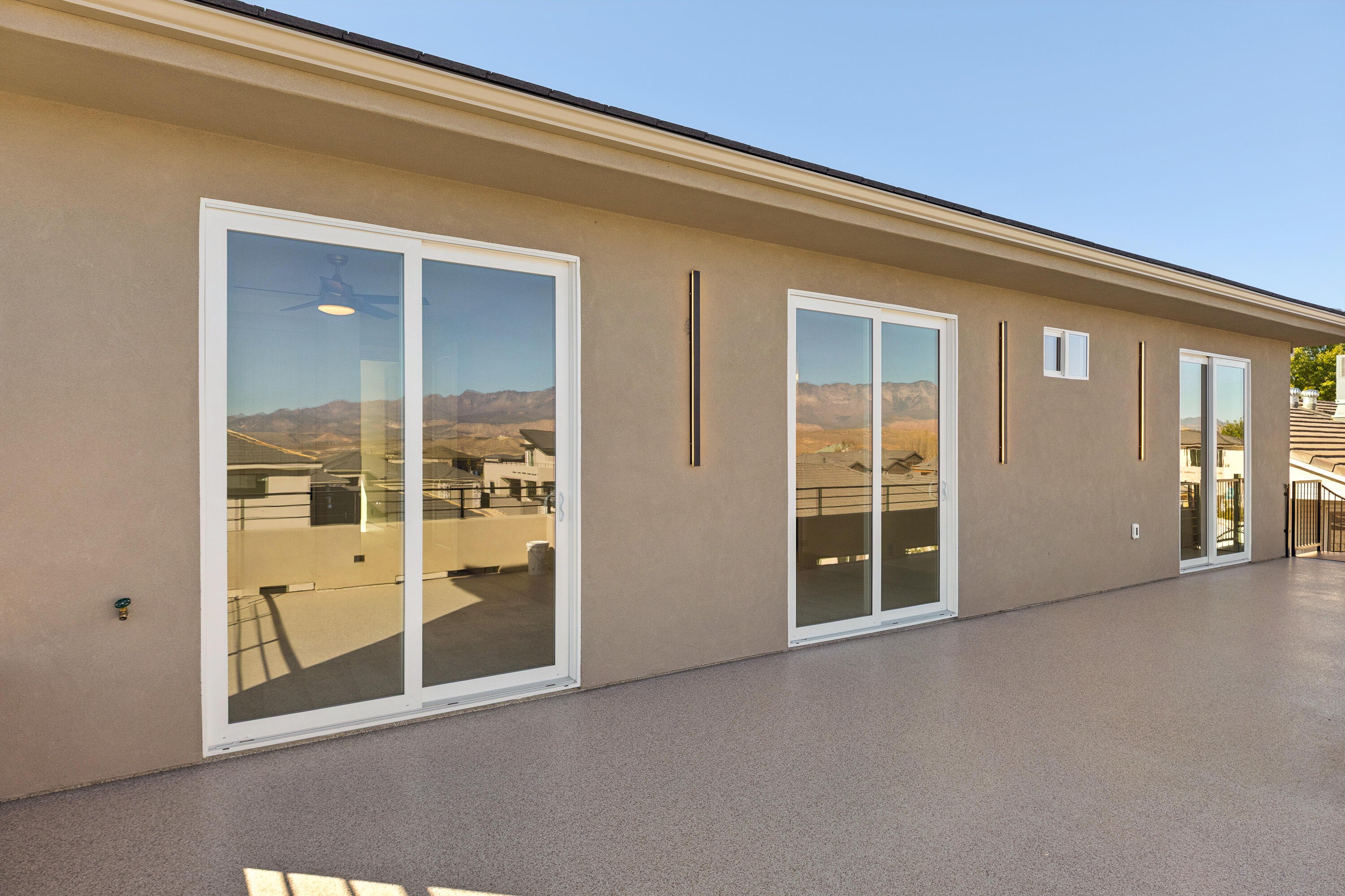 FALCON RIDGE - Residential