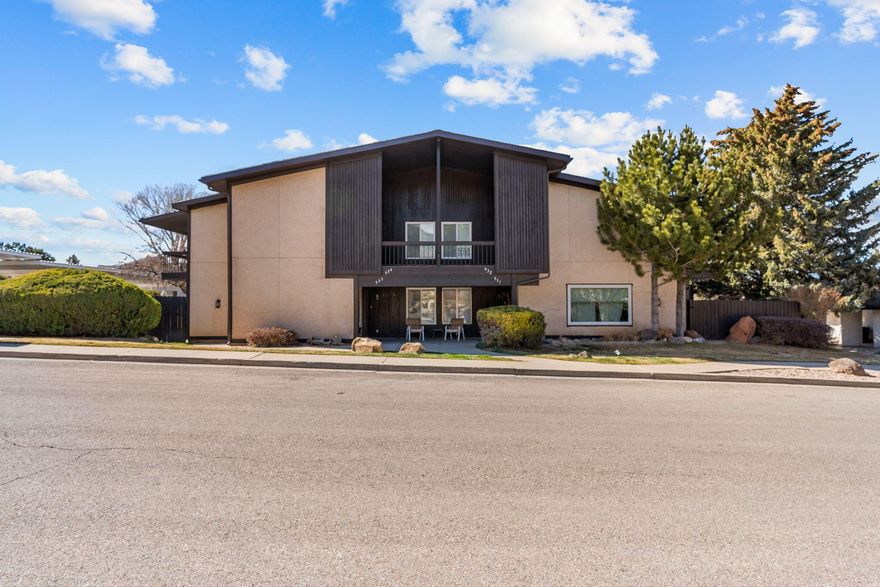 Newly updated with new countertops, cabinets, carpet, paint, lighting, plantation shutters, Air conditioner, and water heater! This is the best one of these you're going to find! Has a community rec center with a pool! Come check out this beautiful home tucked in a cute neighborhood and fall in love today!