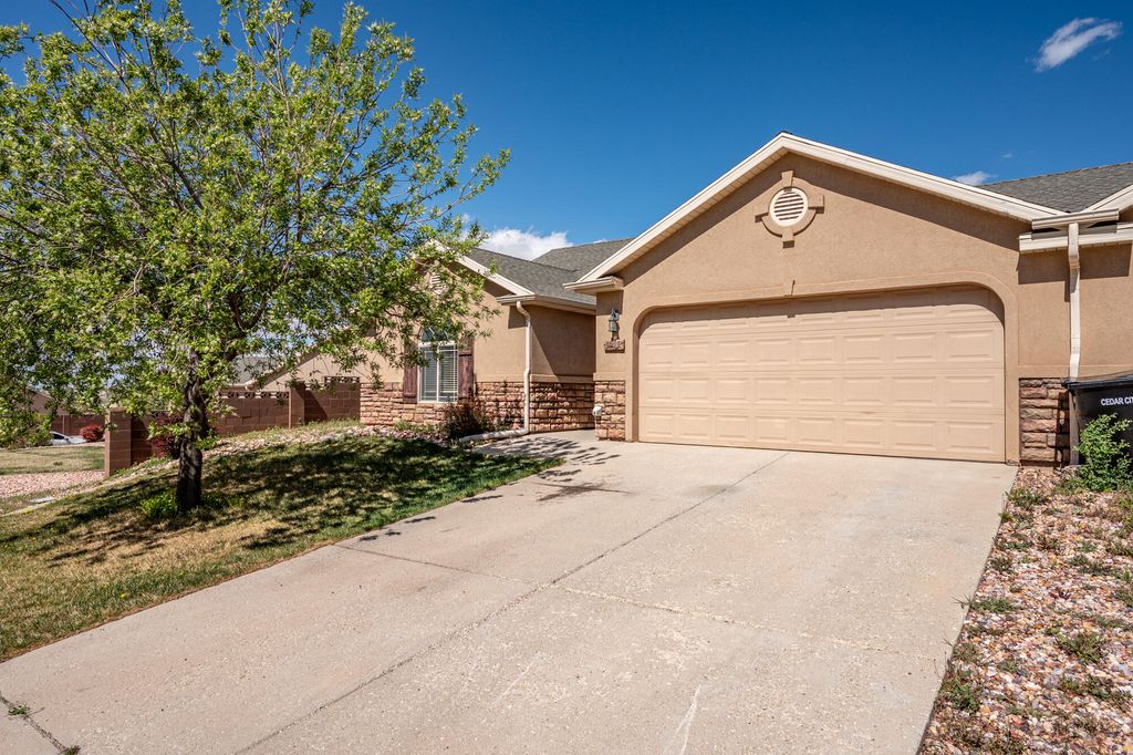 Photo of 1511 S SOUTHERN VIEW Dr, Cedar City, UT 84720 (MLS # 26-270939)