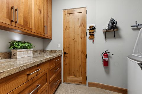 Tiny photo for 3000 NAVAJO Way, Springdale, UT 84767 (MLS # 26-273069)