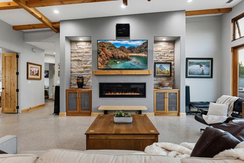 Tiny photo for 3000 NAVAJO Way, Springdale, UT 84767 (MLS # 26-273069)