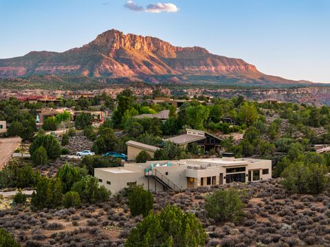 Tiny photo for 3000 NAVAJO Way, Springdale, UT 84767 (MLS # 26-273069)