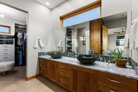 Tiny photo for 3000 NAVAJO Way, Springdale, UT 84767 (MLS # 26-273069)