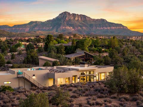 Tiny photo for 3000 NAVAJO Way, Springdale, UT 84767 (MLS # 26-273069)