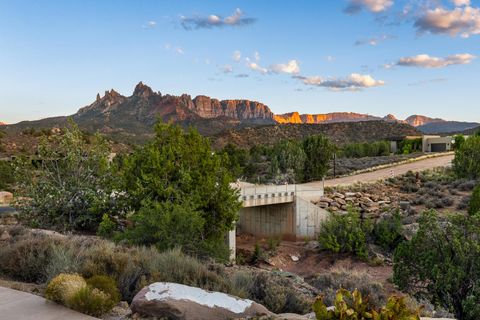 Tiny photo for 3000 NAVAJO Way, Springdale, UT 84767 (MLS # 26-273069)