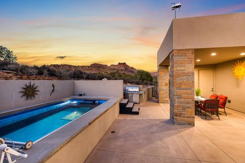 Tiny photo for 3000 NAVAJO Way, Springdale, UT 84767 (MLS # 26-273069)