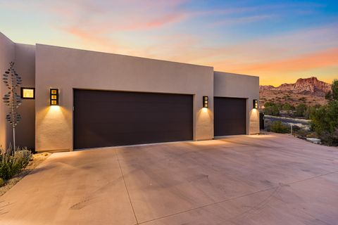 Tiny photo for 3000 NAVAJO Way, Springdale, UT 84767 (MLS # 26-273069)