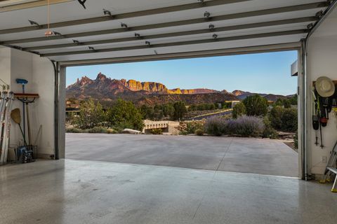 Tiny photo for 3000 NAVAJO Way, Springdale, UT 84767 (MLS # 26-273069)
