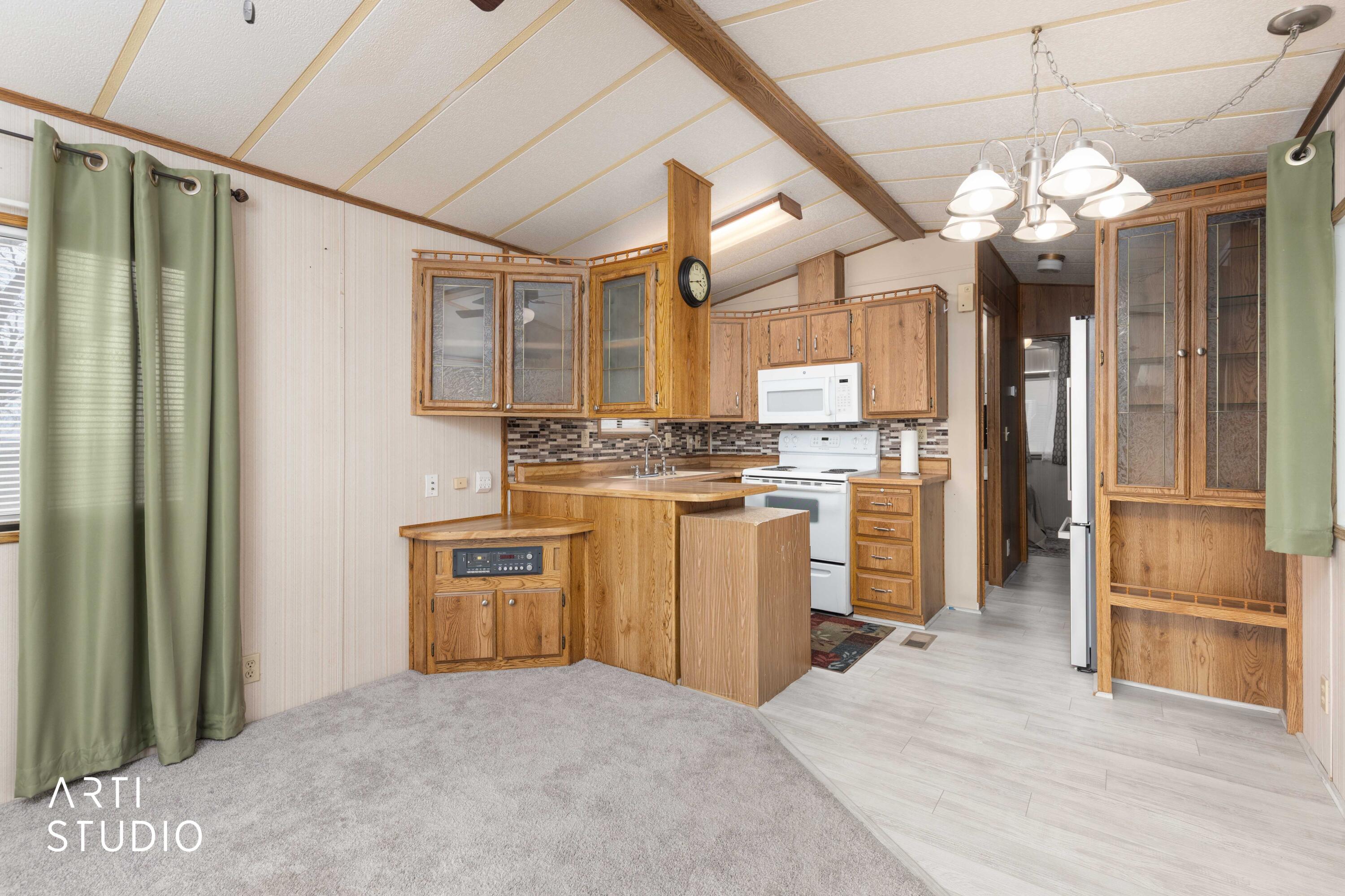 CANYON BREEZE RV RESORT - Residential