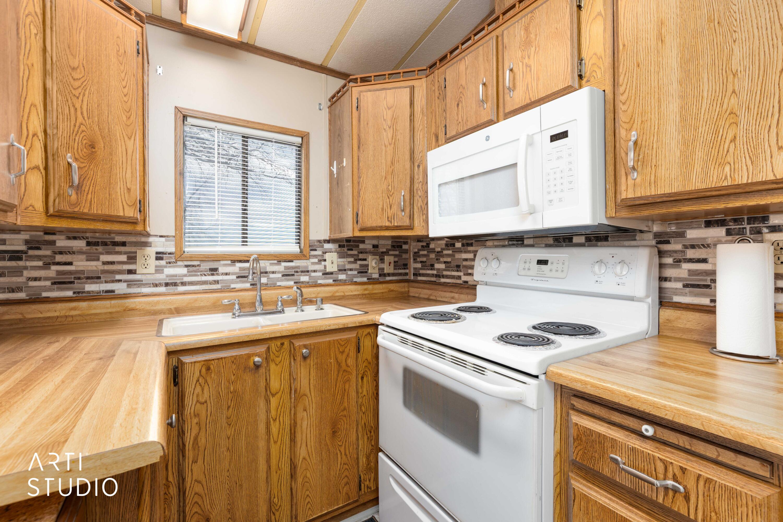 CANYON BREEZE RV RESORT - Residential