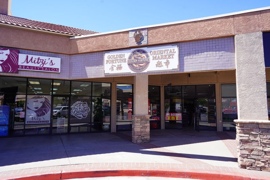 $2/SF
Terrific inline space in Phoenix Plaza
Central location with great drive by and foot traffic. Buyer to verify.