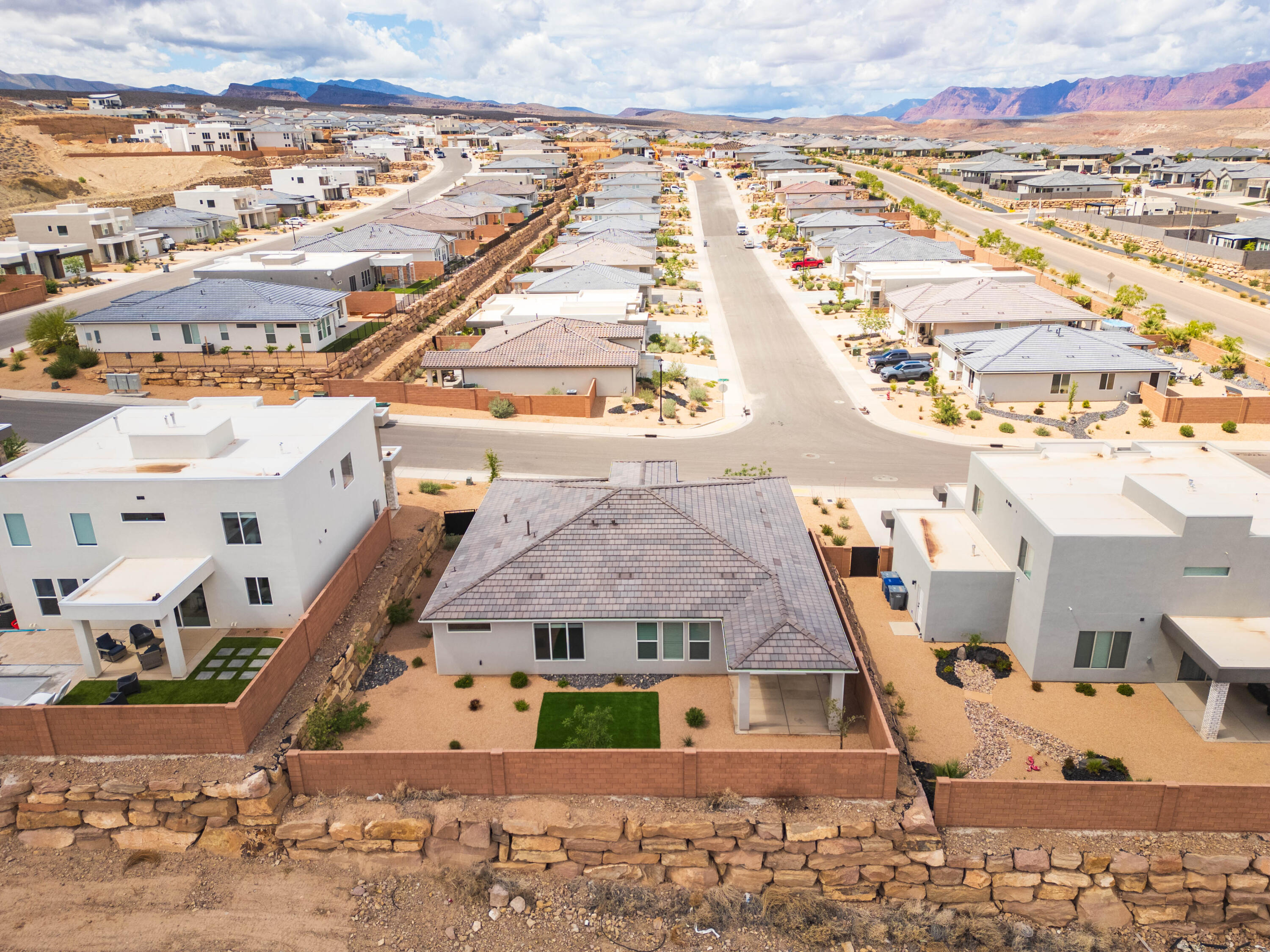 SALARNO HILLS AT DIVARIO - Residential