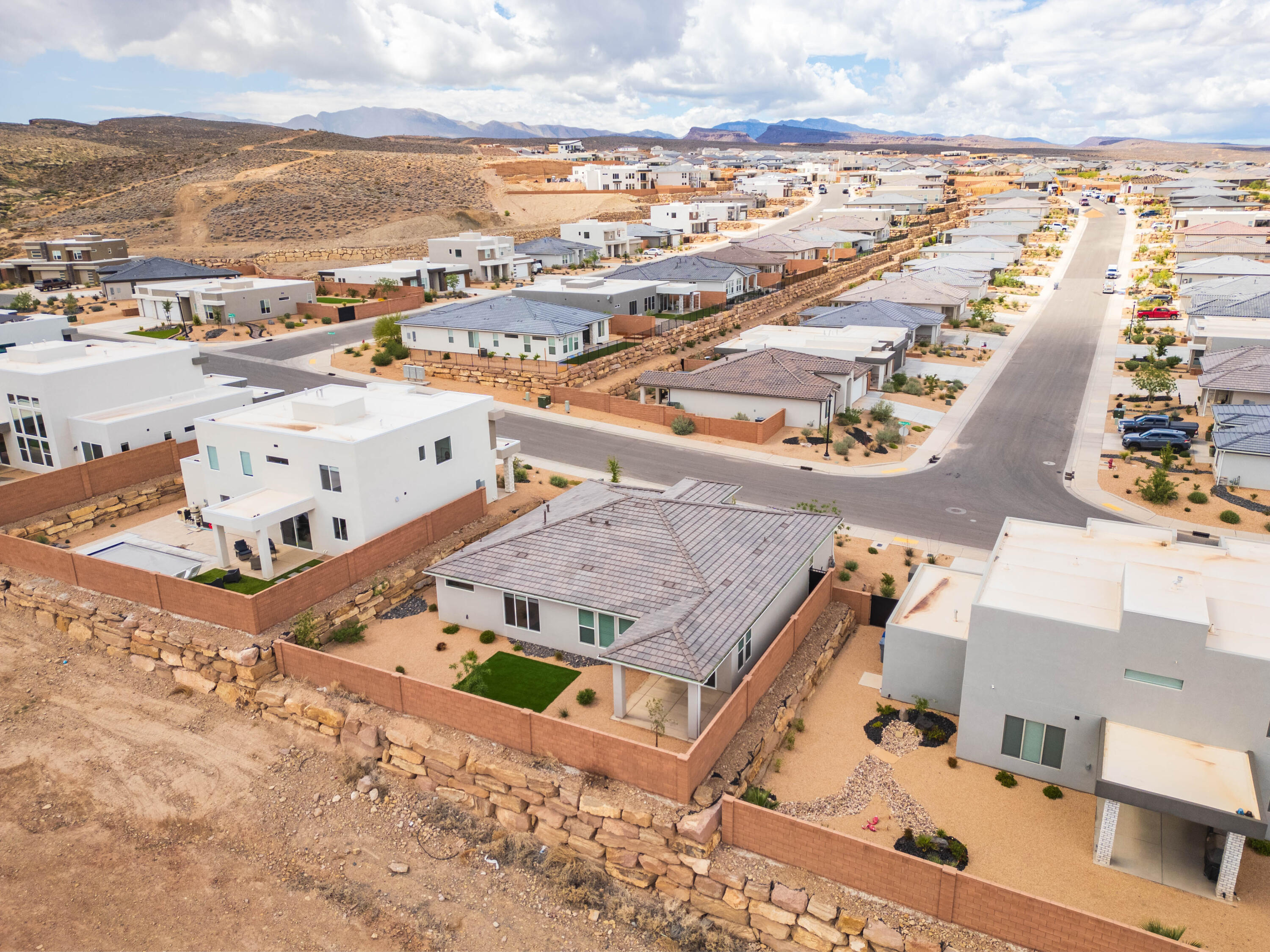 SALARNO HILLS AT DIVARIO - Residential