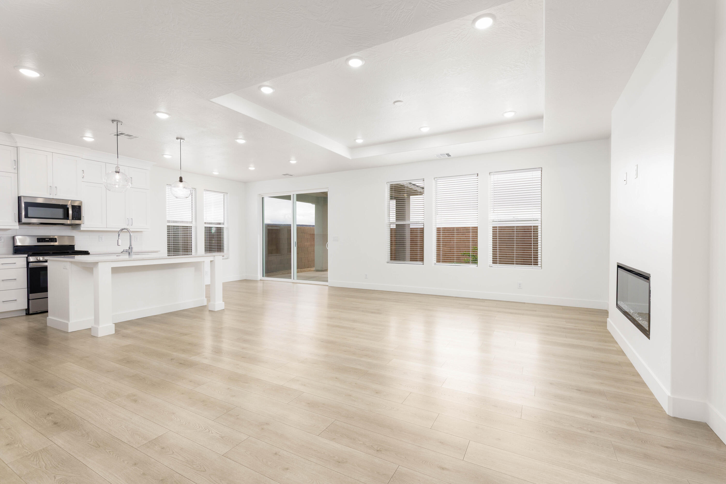 SALARNO HILLS AT DIVARIO - Residential