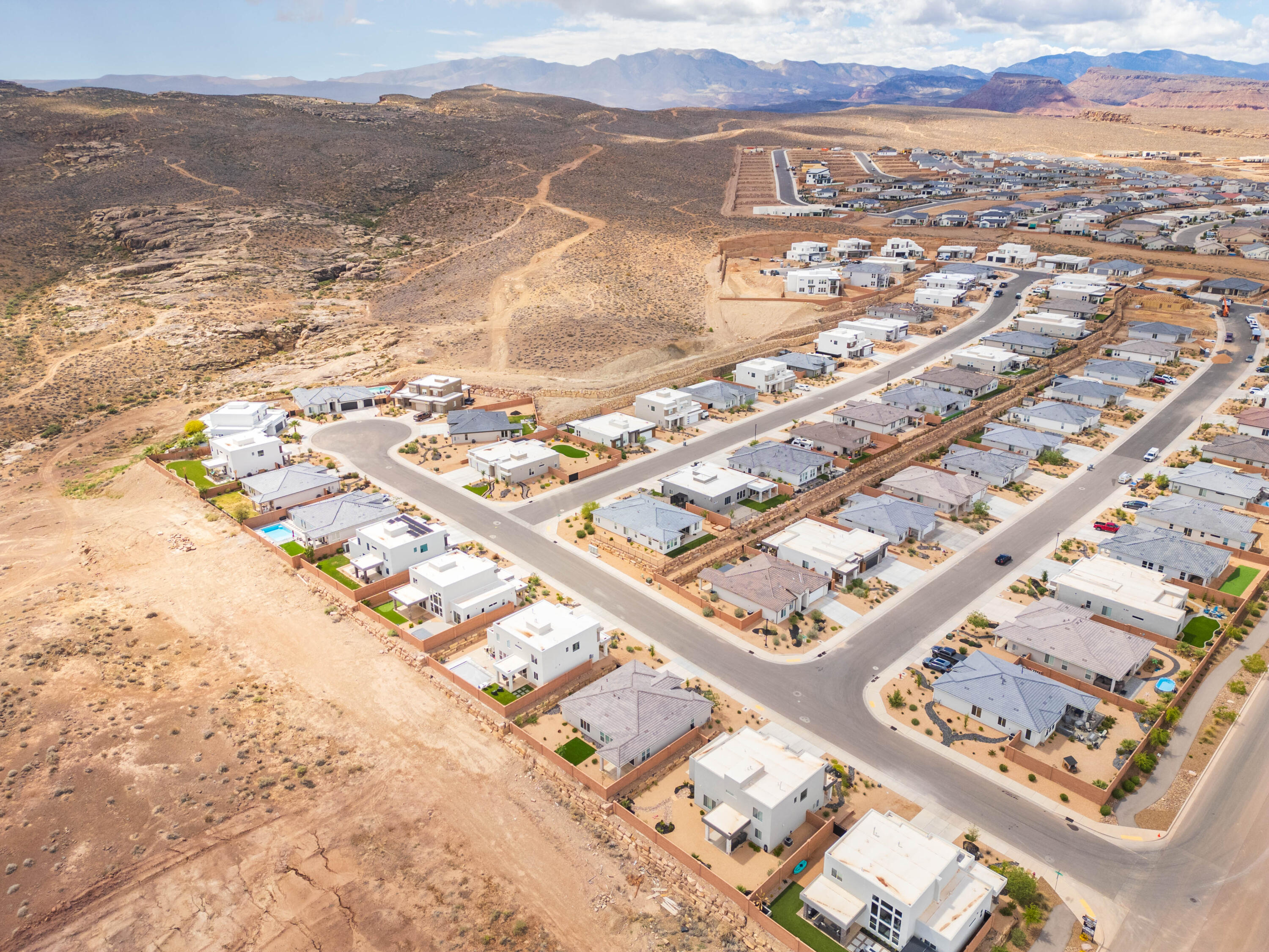 SALARNO HILLS AT DIVARIO - Residential