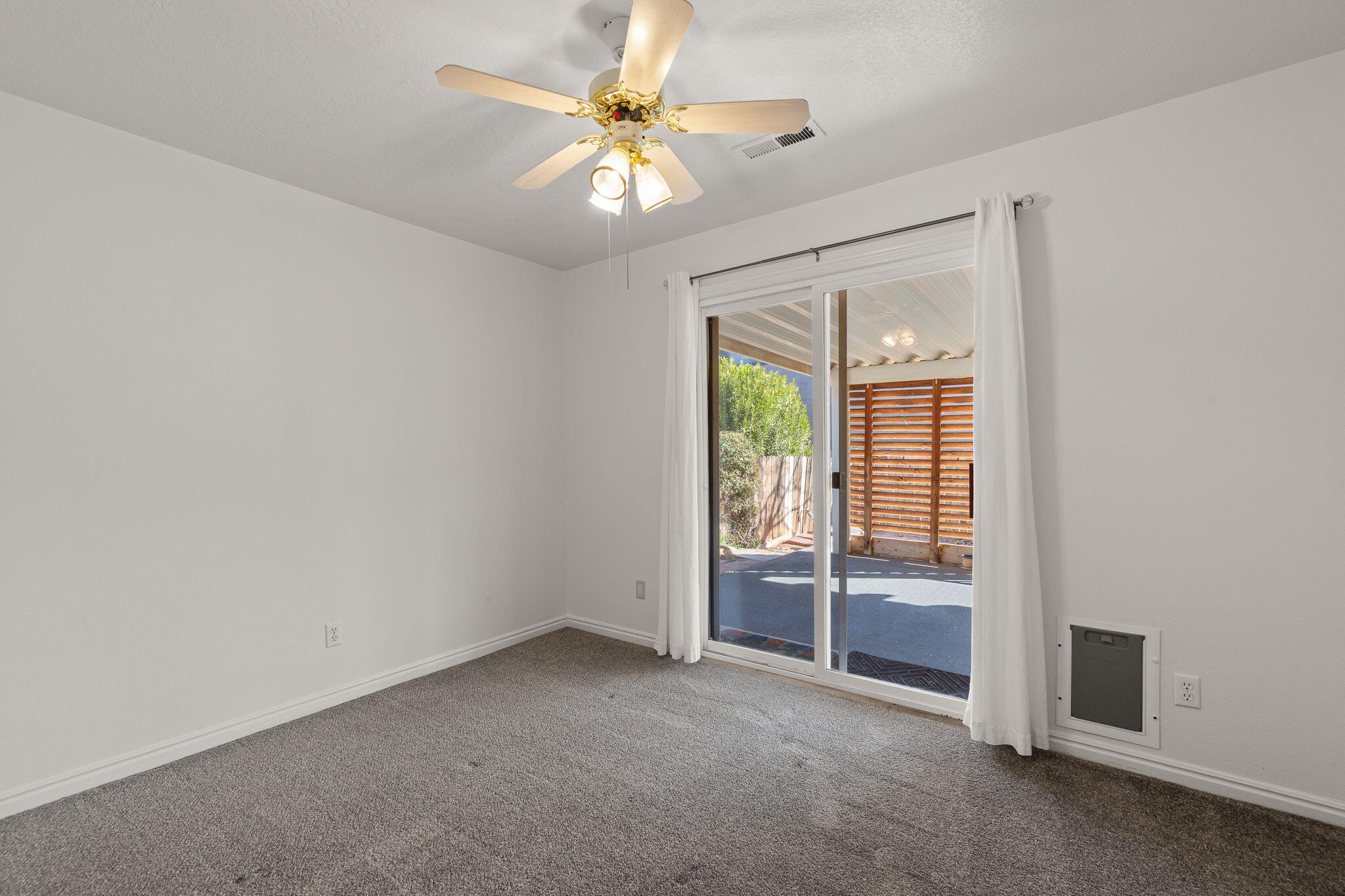 RIDGEPOINTE - Residential