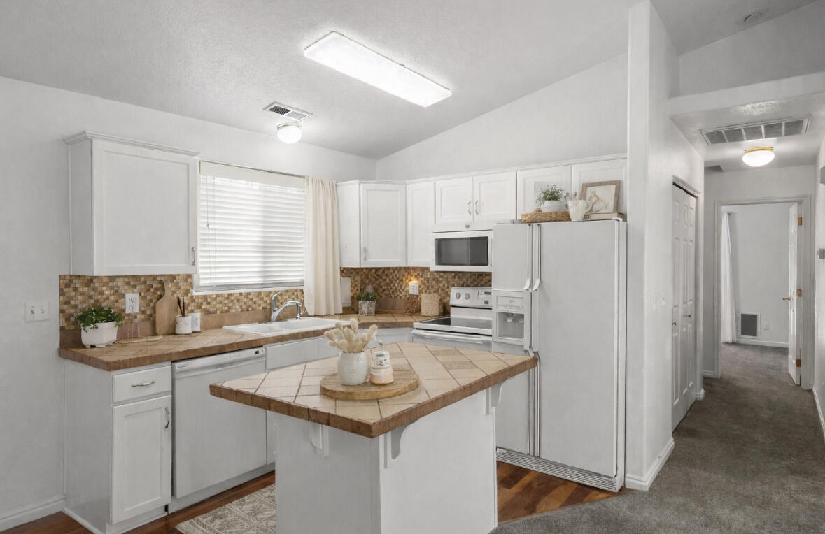 RIDGEPOINTE - Residential