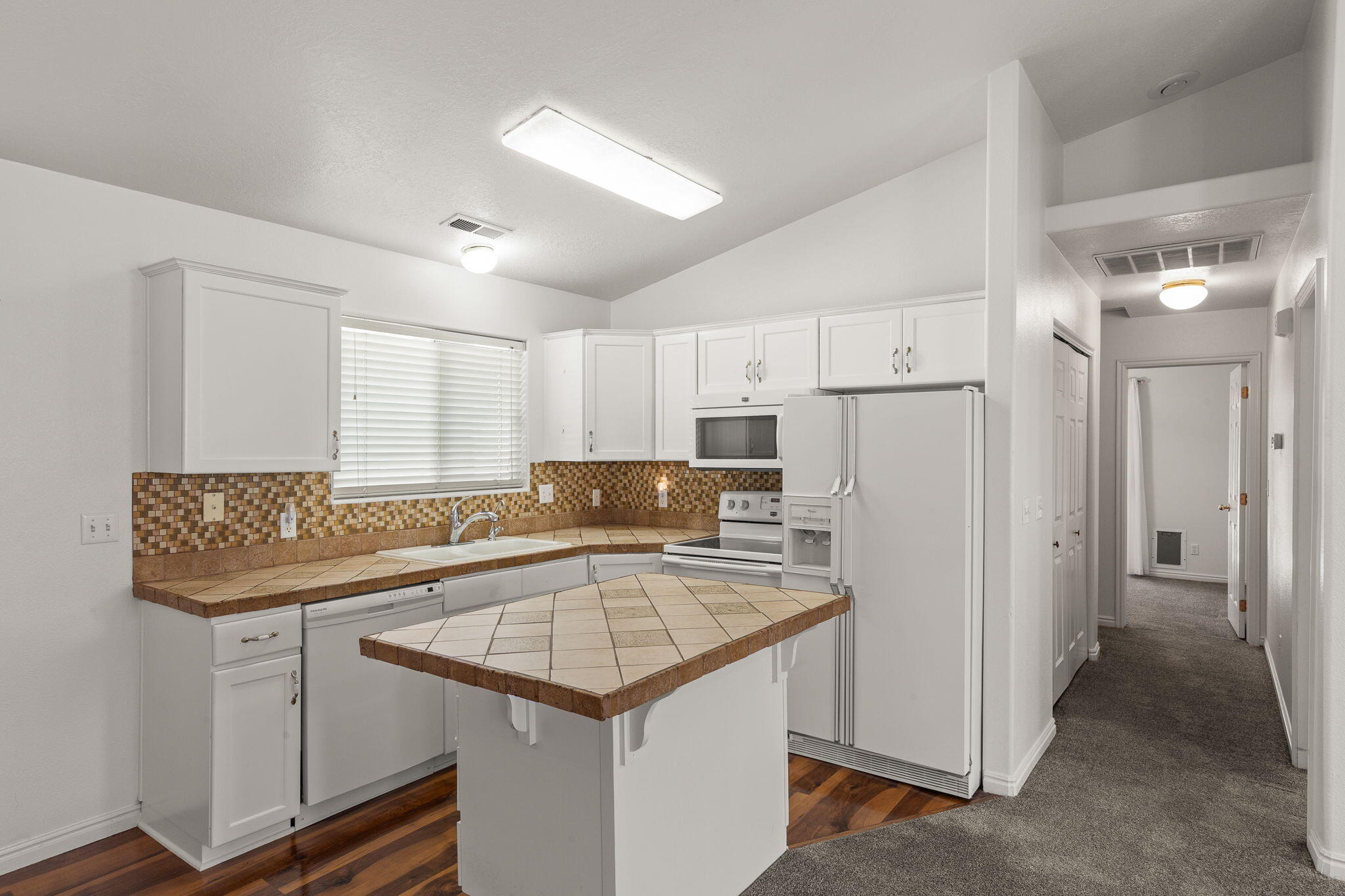 RIDGEPOINTE - Residential