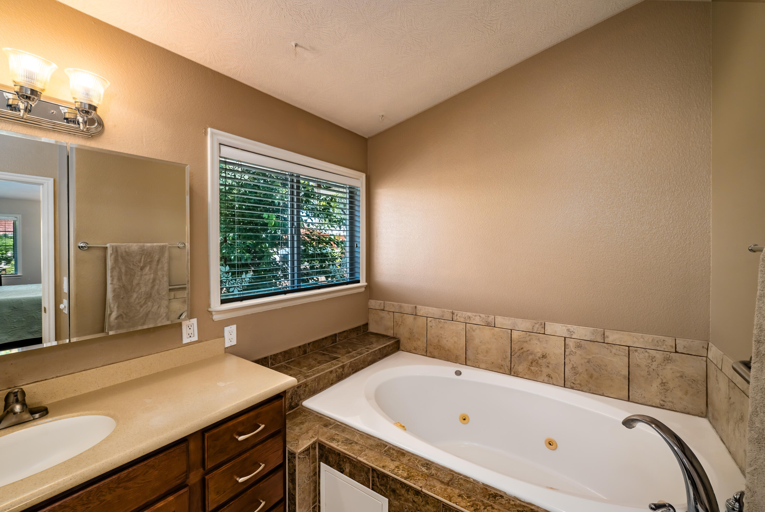 BOB LEE UNIT - Residential