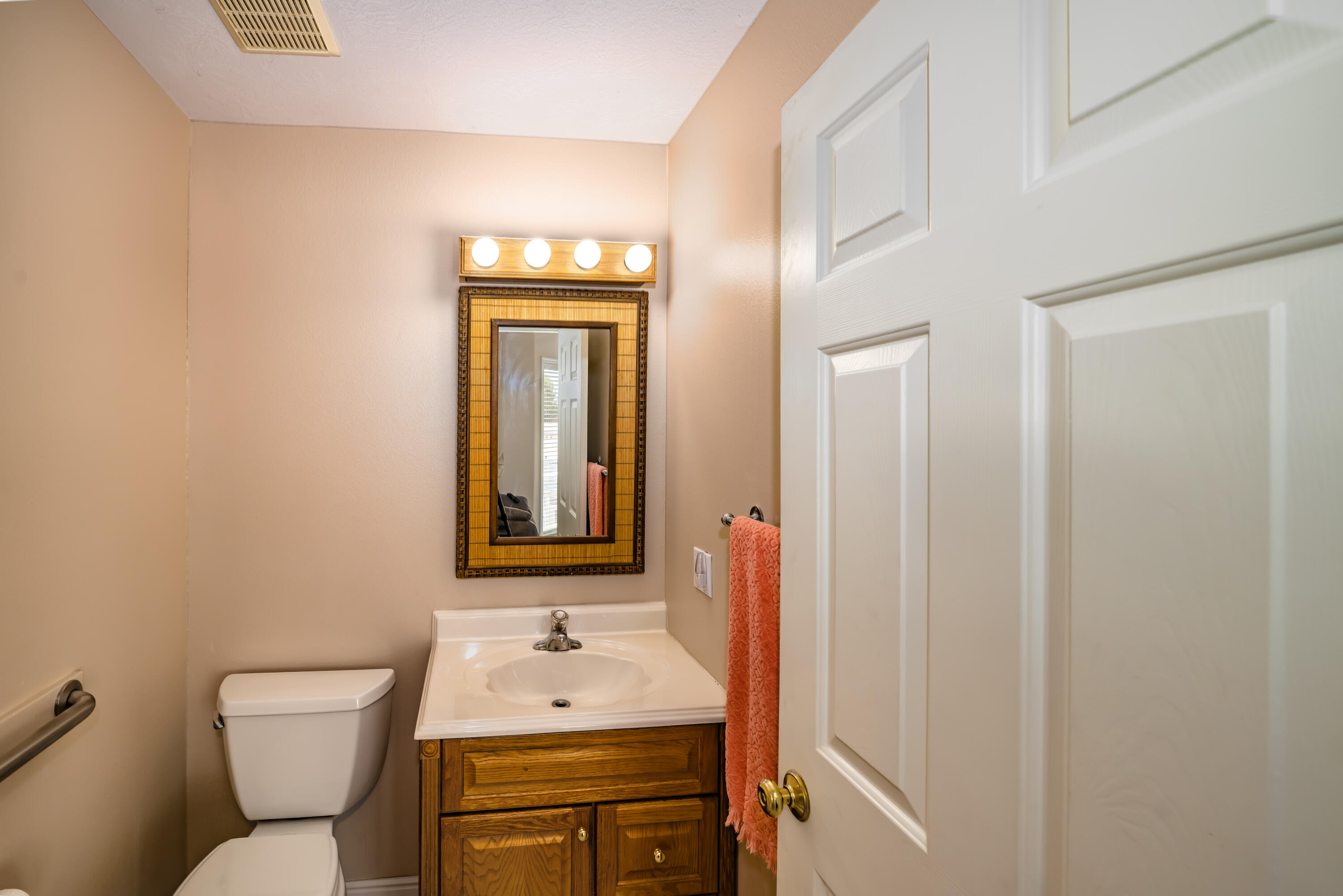 BOB LEE UNIT - Residential