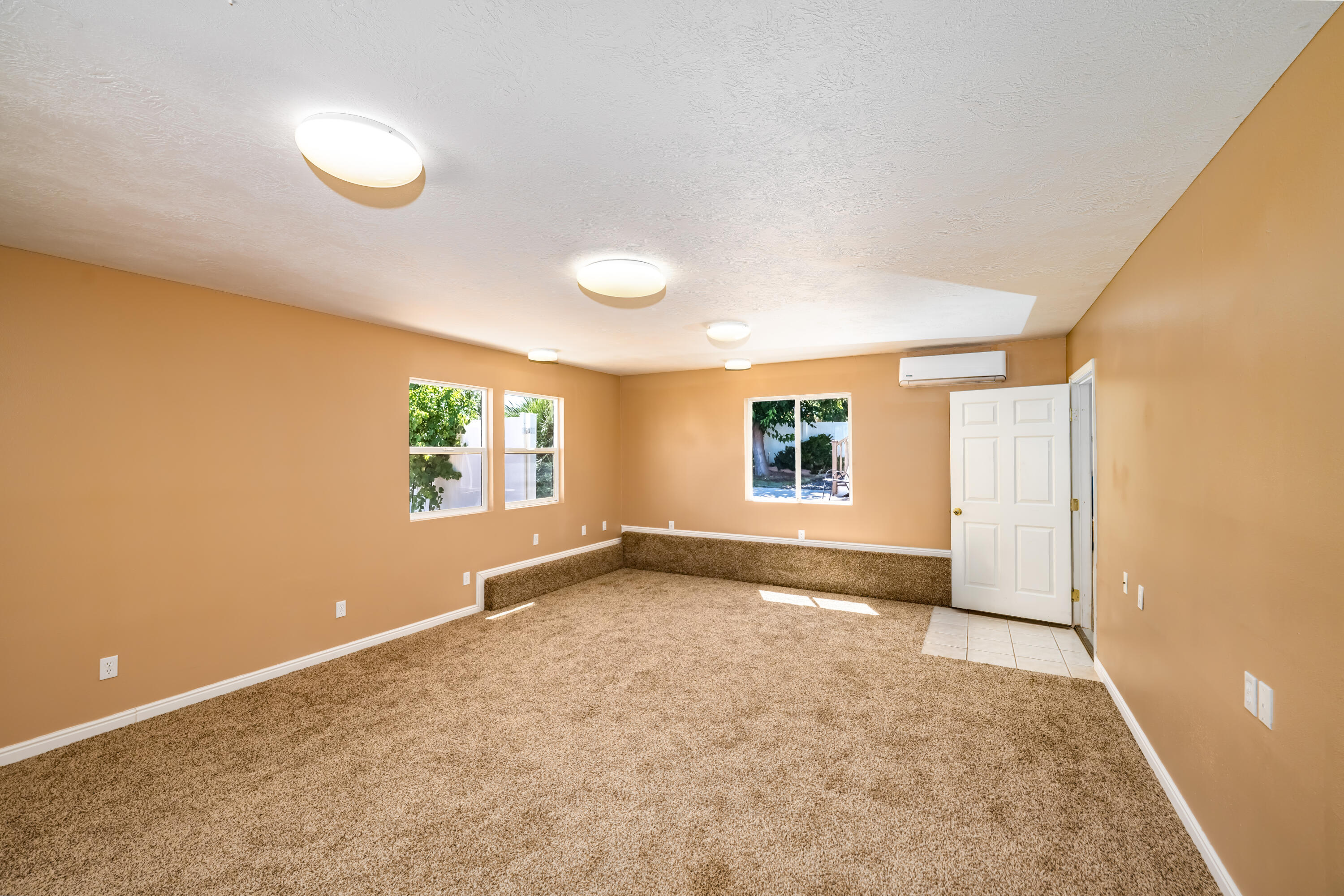 BOB LEE UNIT - Residential