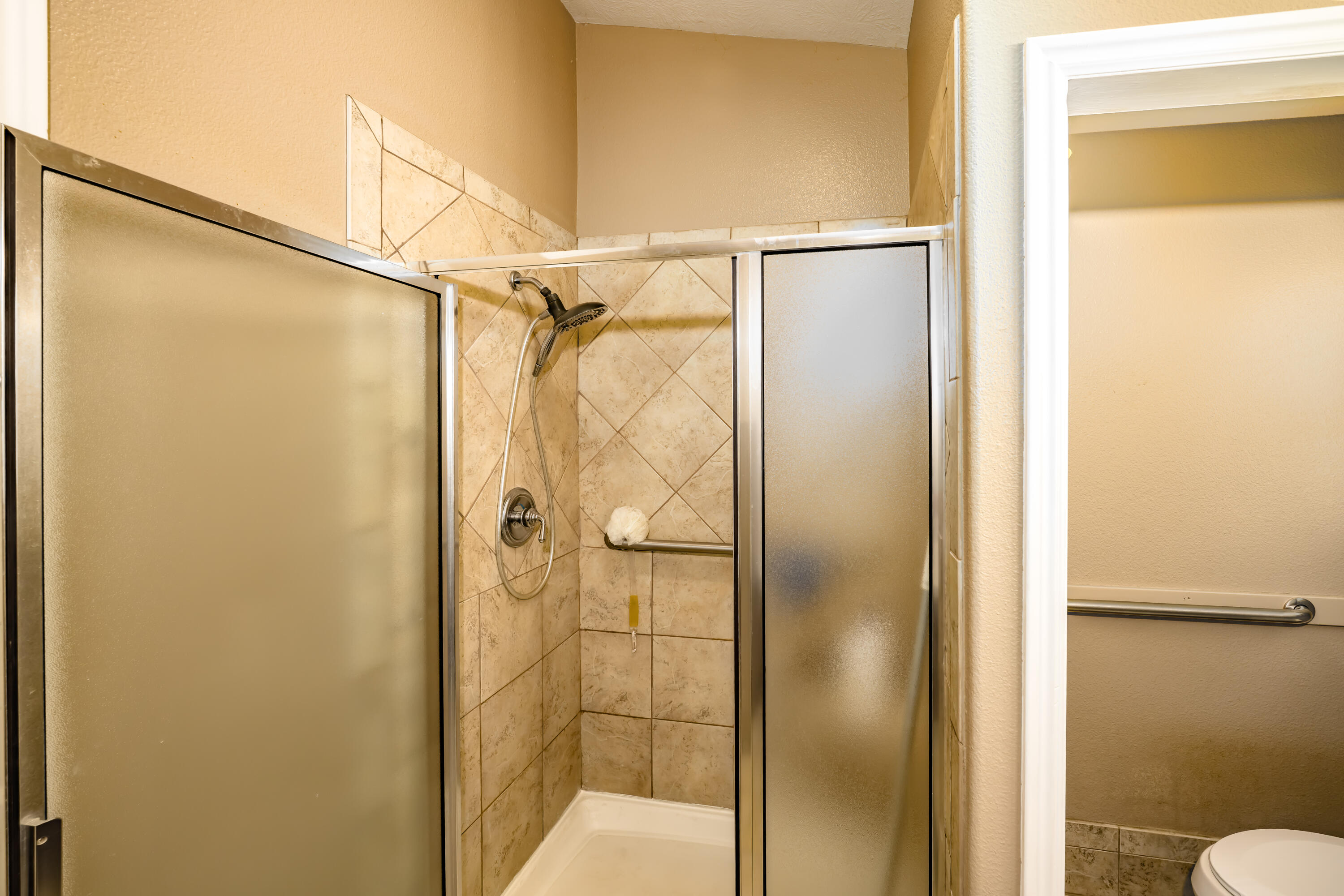 BOB LEE UNIT - Residential