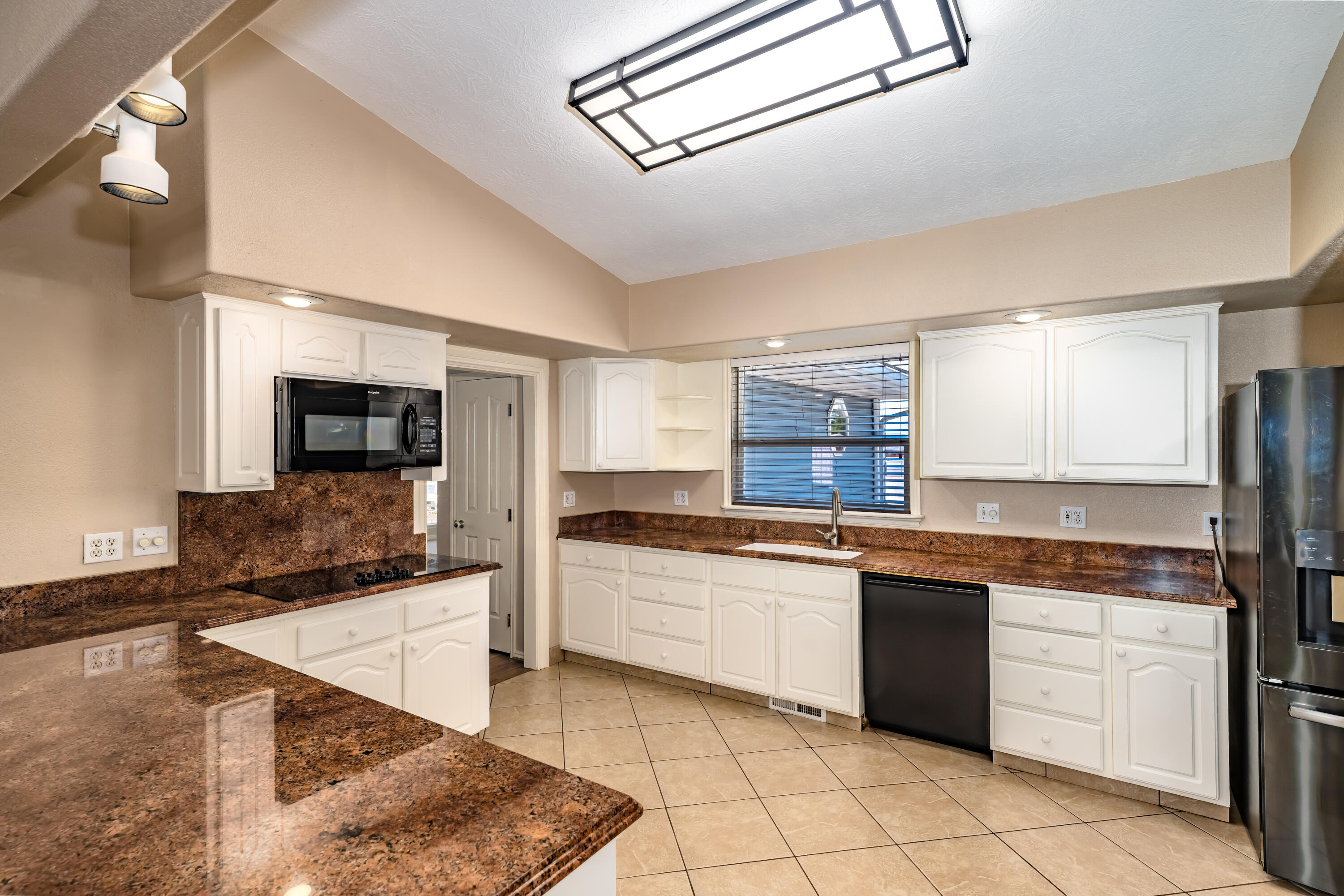 BOB LEE UNIT - Residential