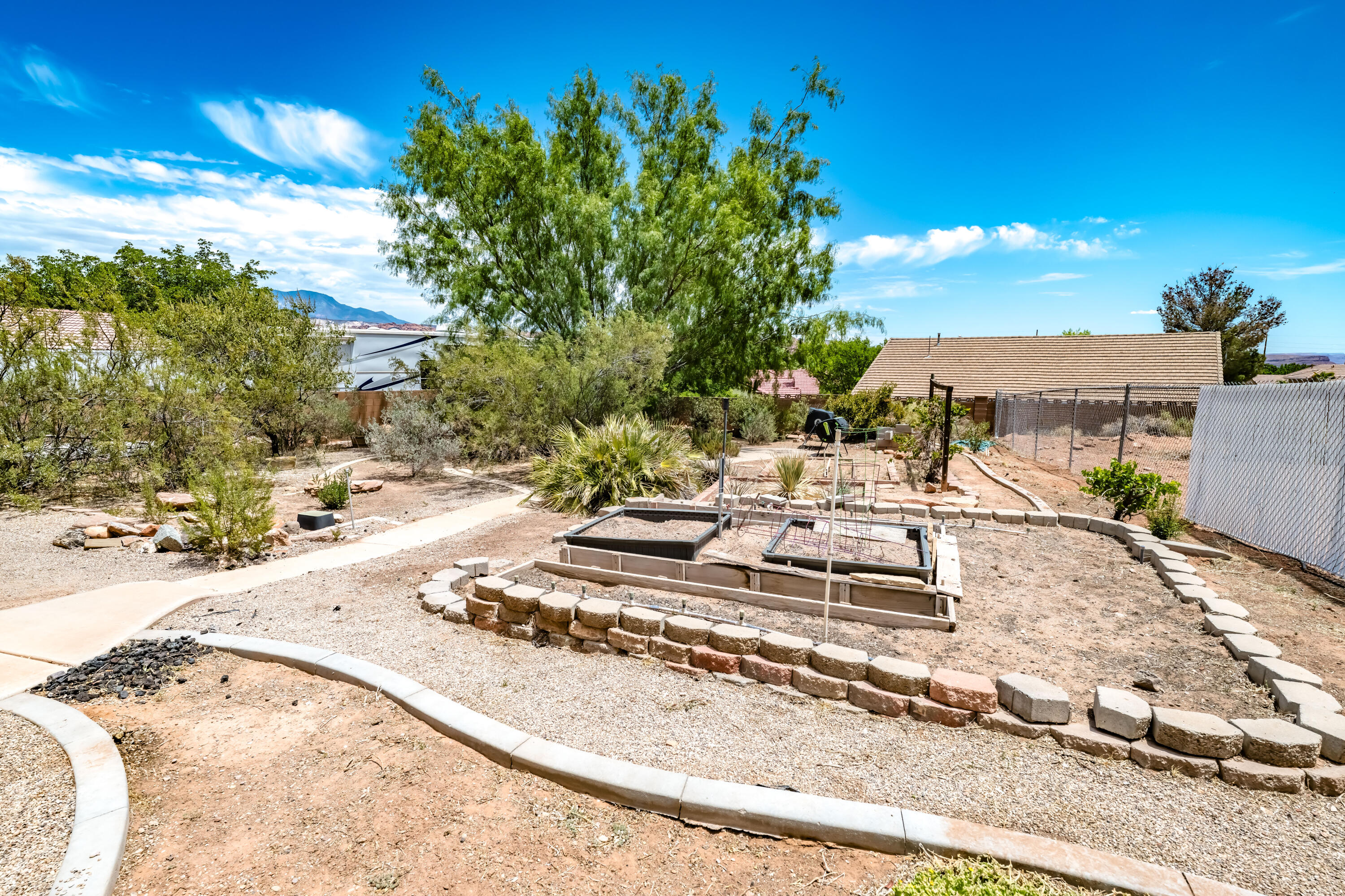 BOB LEE UNIT - Residential