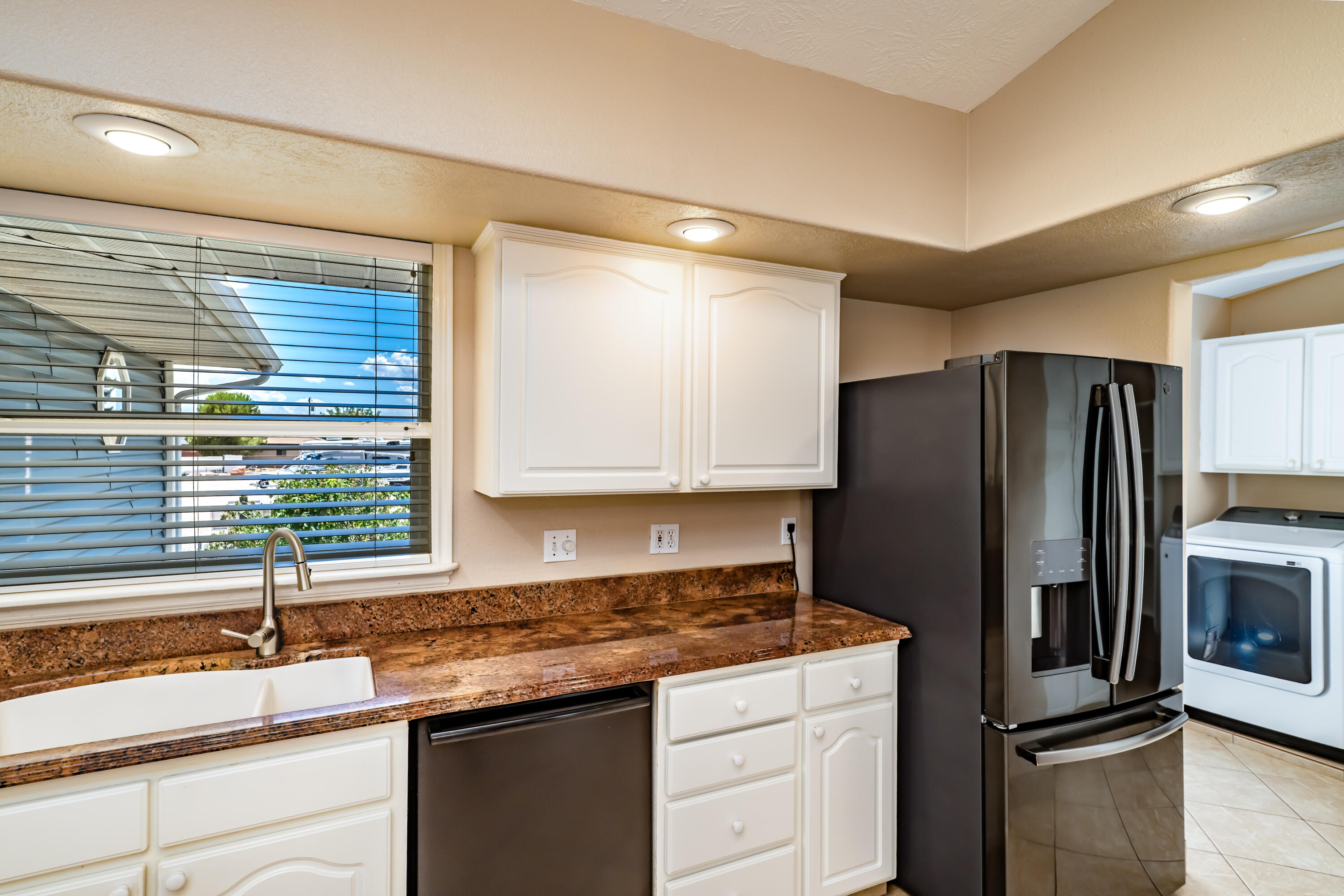 BOB LEE UNIT - Residential