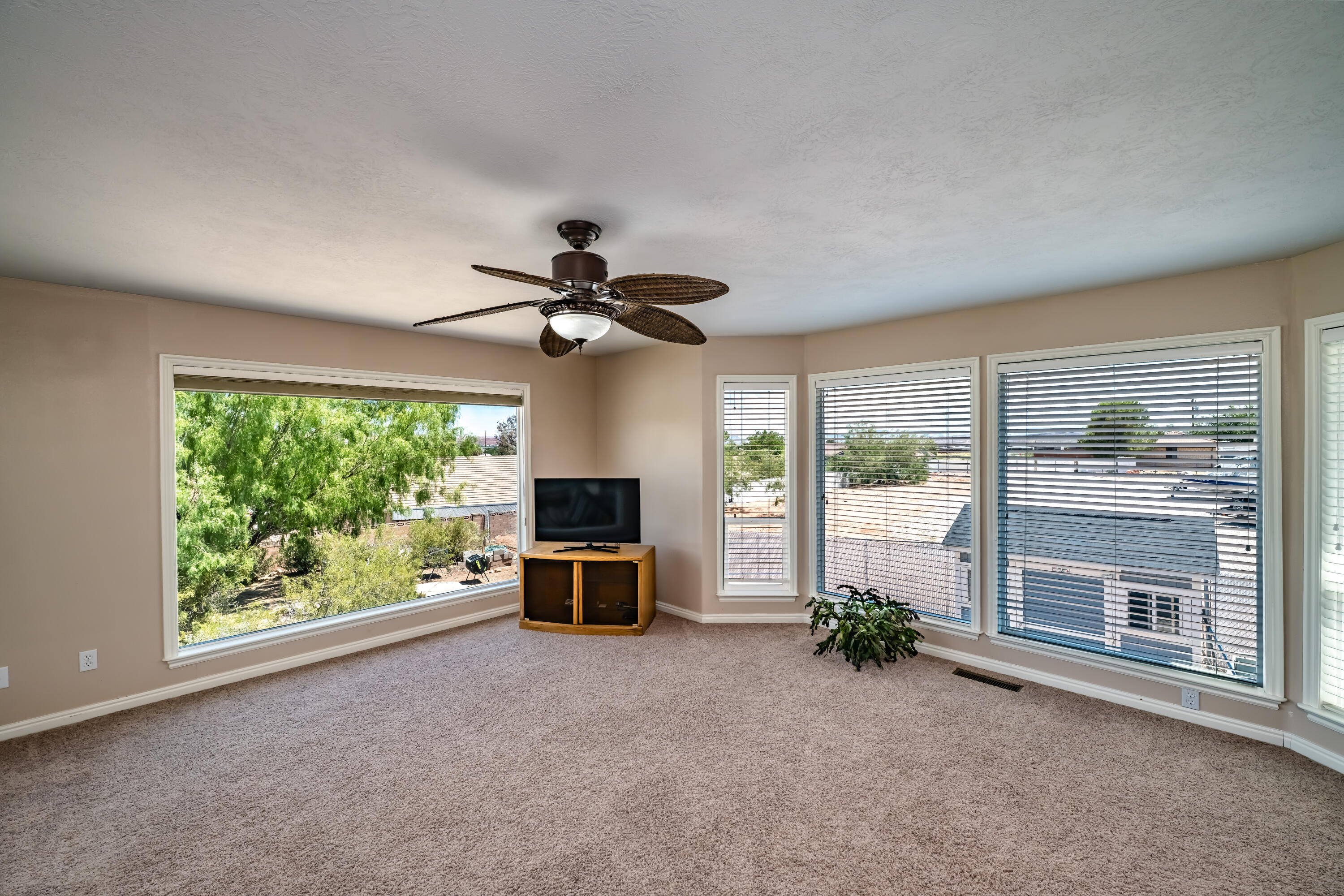 BOB LEE UNIT - Residential