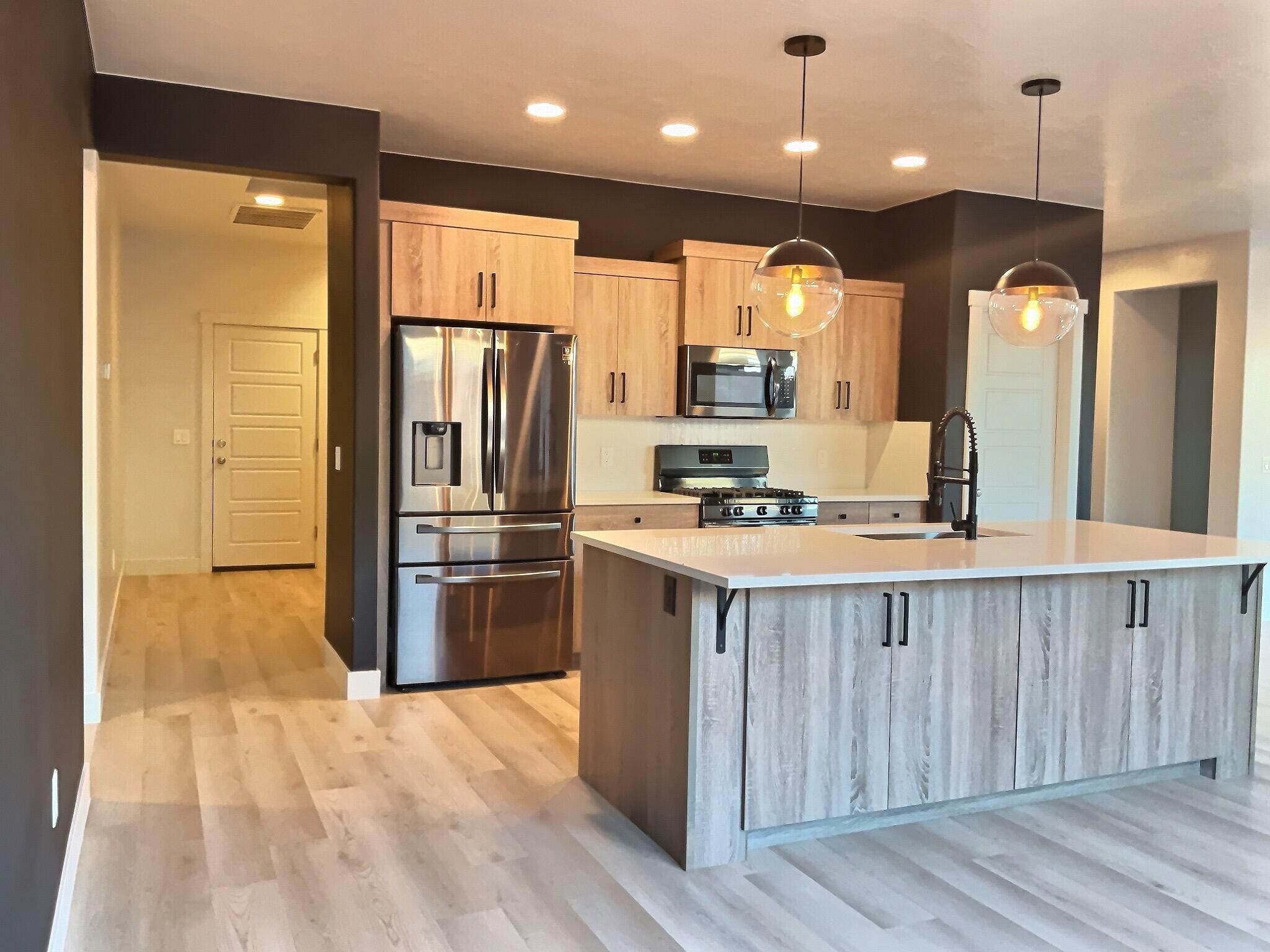 DESERT VISTA - Residential