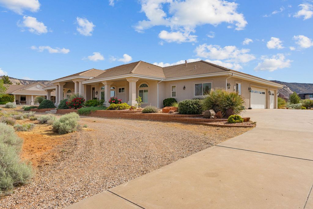 Photo of 5464 N 1530 W, Saint George, UT 84770 (MLS # 26-271517)